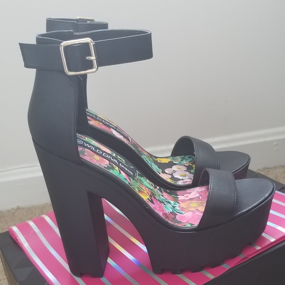 Platform sandels size 8